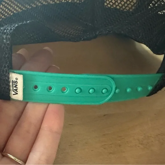 Vans “Off The Wall” trucker hat - Picture 3 of 3